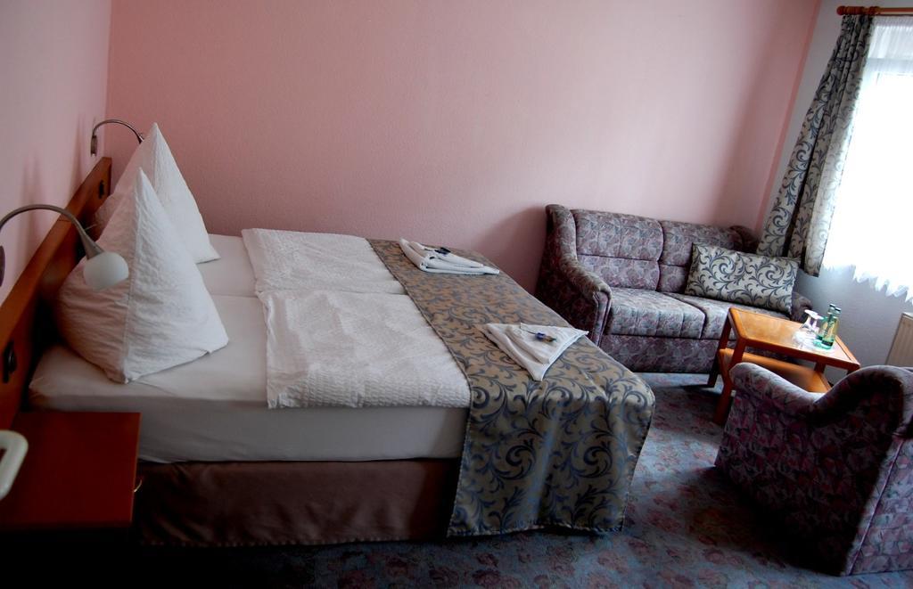 Eckartsberga Hotel Am Markt מראה חיצוני תמונה